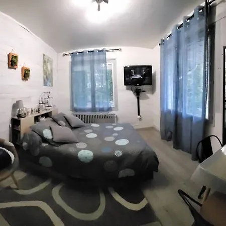 Apartmán Agreable Avec Parking, Centre-ville.